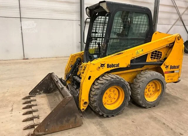 JCB smykom riadený bager
